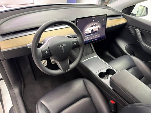 Used 2022 Tesla Model Y Performance AWD/4WD image 24