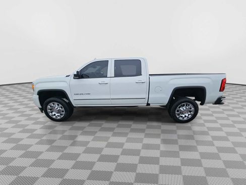 Used 2019 GMC Sierra 2500 Denali w/ Suspension Package, Off-Road AWD/4WD image 8