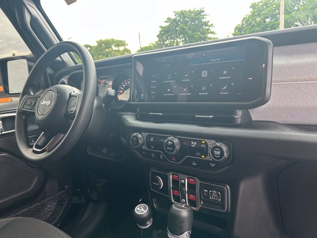 Used 2025 Jeep Gladiator Sport AWD/4WD image 24