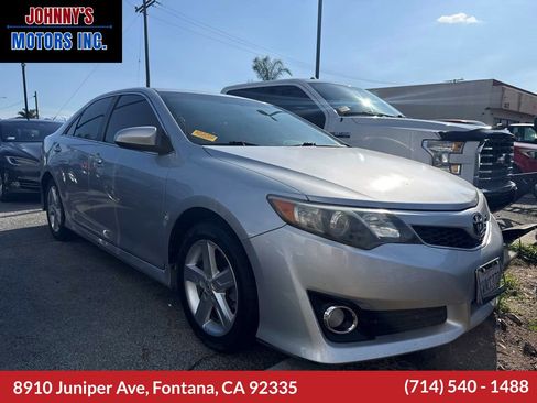 Used 2012 Toyota Camry SE image 1