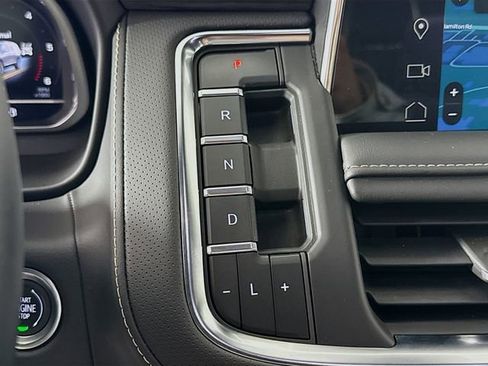 Used 2023 GMC Yukon XL SLT w/ SLT Luxury Package image 17