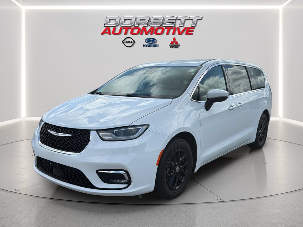 Used 2023 Chrysler Pacifica Touring-L FWD image 34