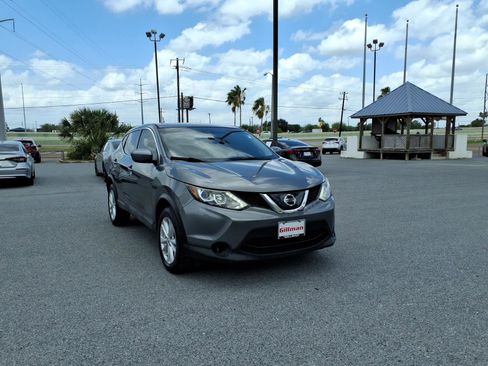 Used 2019 Nissan Rogue Sport S w/ Appearance Package FWD image 2