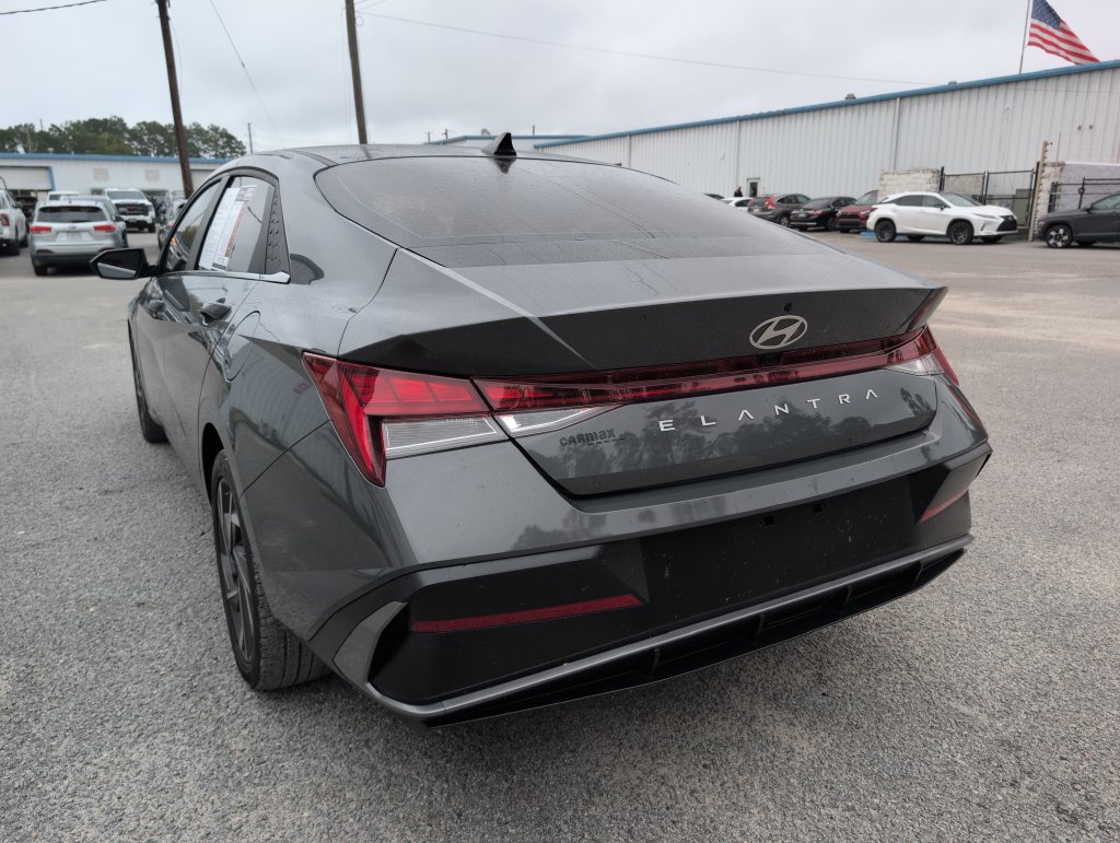 Used 2025 Hyundai Elantra SEL FWD image 6