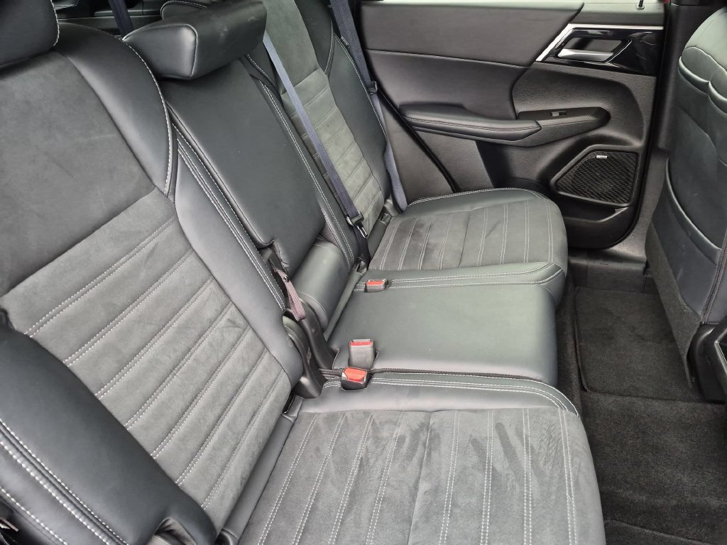 Used 2025 Mitsubishi Outlander SE AWD/4WD image 31