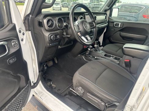 Used 2023 Jeep Wrangler Unlimited Rubicon 4xe w/ Cold Weather Group AWD/4WD image 7