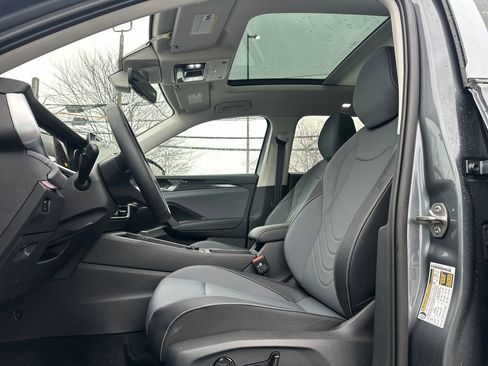 New 2026 Volkswagen Tiguan SE image 3