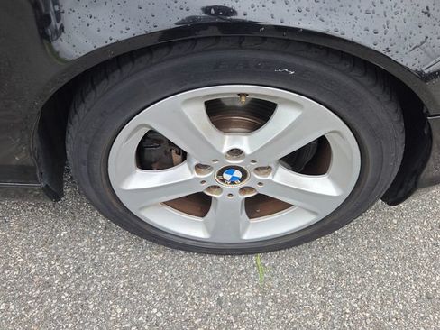 Used 2005 BMW 330i Sedan RWD image 16