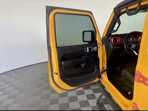 Used 2021 Jeep Wrangler Unlimited Rubicon AWD/4WD image 11
