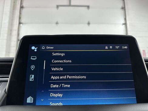 Used 2024 Chevrolet Suburban LT image 29