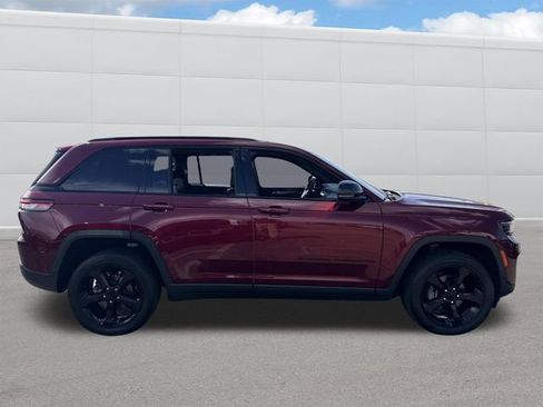 Used 2023 Jeep Grand Cherokee Altitude AWD/4WD image 11