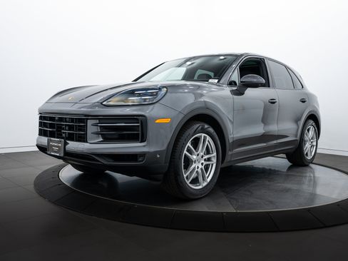 Certified 2025 Porsche Cayenne image 1