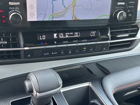 Used 2024 Toyota Sienna XSE image 33