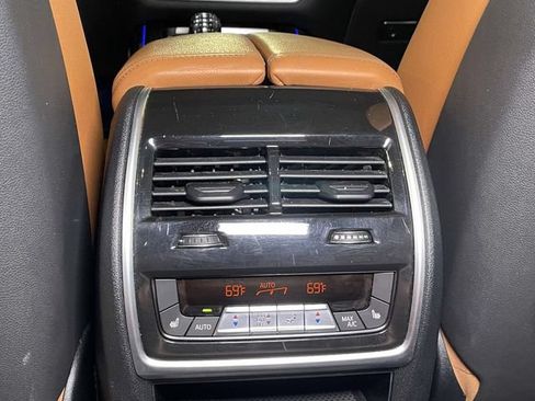 Used 2022 BMW X7 xDrive40i w/ M Sport Package AWD/4WD image 26
