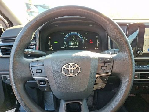 Used 2025 Toyota Camry LE image 19