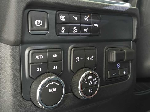 Used 2025 Chevrolet Tahoe Premier AWD/4WD image 27