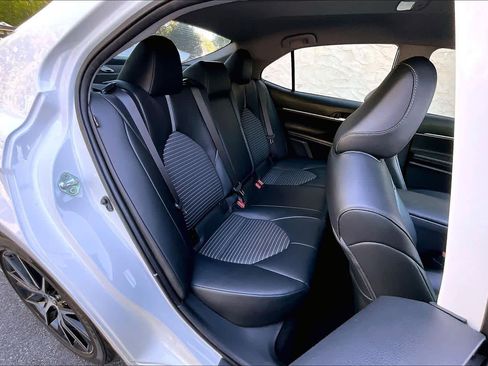 Used 2022 Toyota Camry SE image 18
