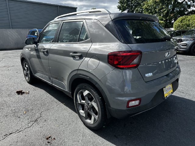 Used 2022 Hyundai Venue SEL FWD image 9
