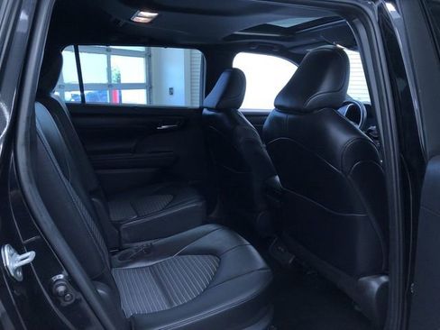 Certified 2025 Toyota Highlander XSE AWD/4WD image 18