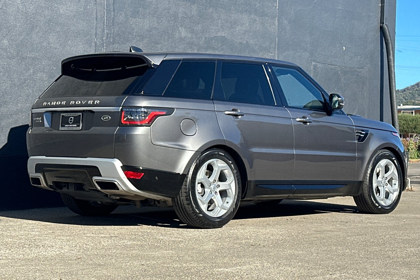 Used 2018 Land Rover Range Rover Sport HSE AWD/4WD image 2