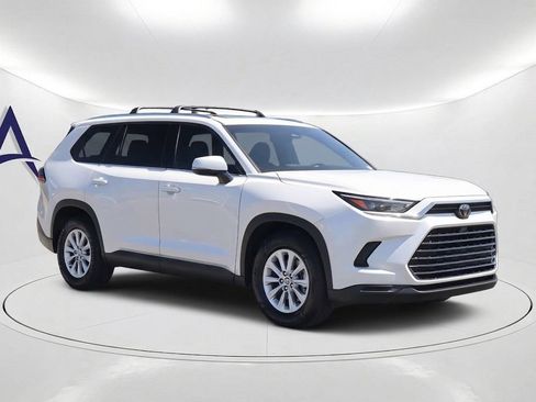 Used 2025 Toyota Grand Highlander AWD Hybrid image 3