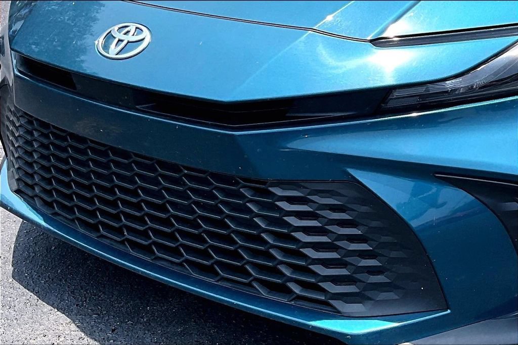 Used 2025 Toyota Camry SE FWD image 31