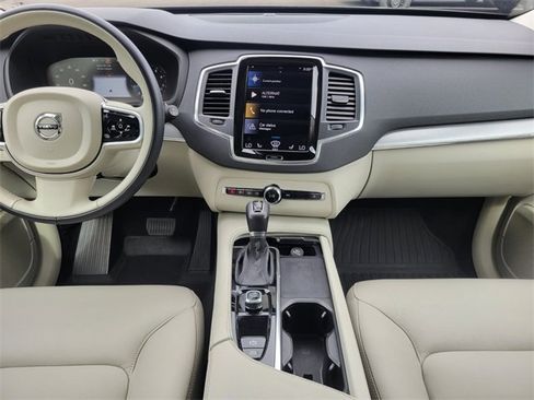 Used 2022 Volvo XC90 T5 Momentum w/ Climate Package image 16