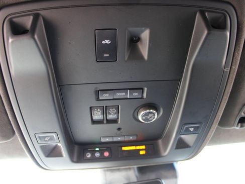 Used 2020 Cadillac Escalade Platinum w/ Escalade Sport Edition image 21