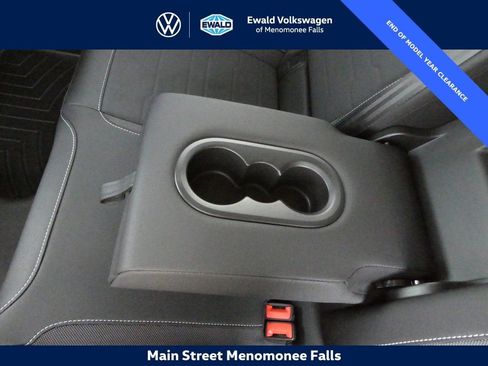 Certified 2025 Volkswagen Taos SE image 35