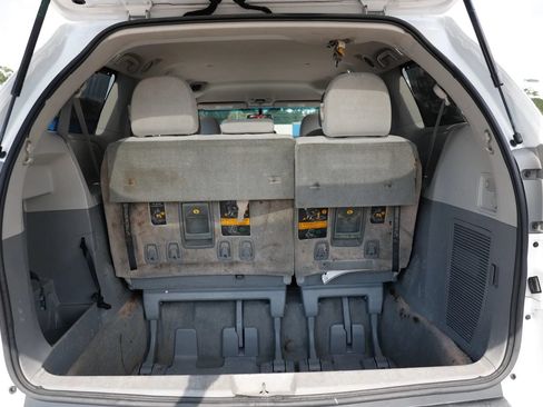Used 2014 Toyota Sienna LE FWD image 16