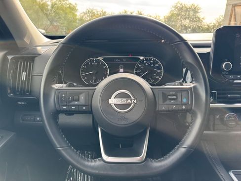 Used 2025 Nissan Pathfinder SV image 29