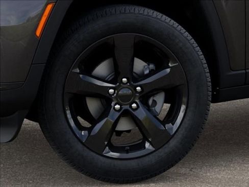 New 2025 Jeep Grand Cherokee L Altitude image 8