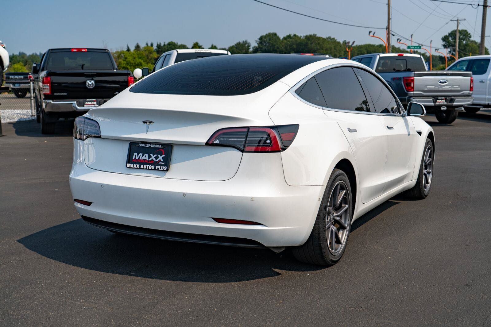 Used 2019 Tesla Model 3 Standard Range Plus RWD image 9