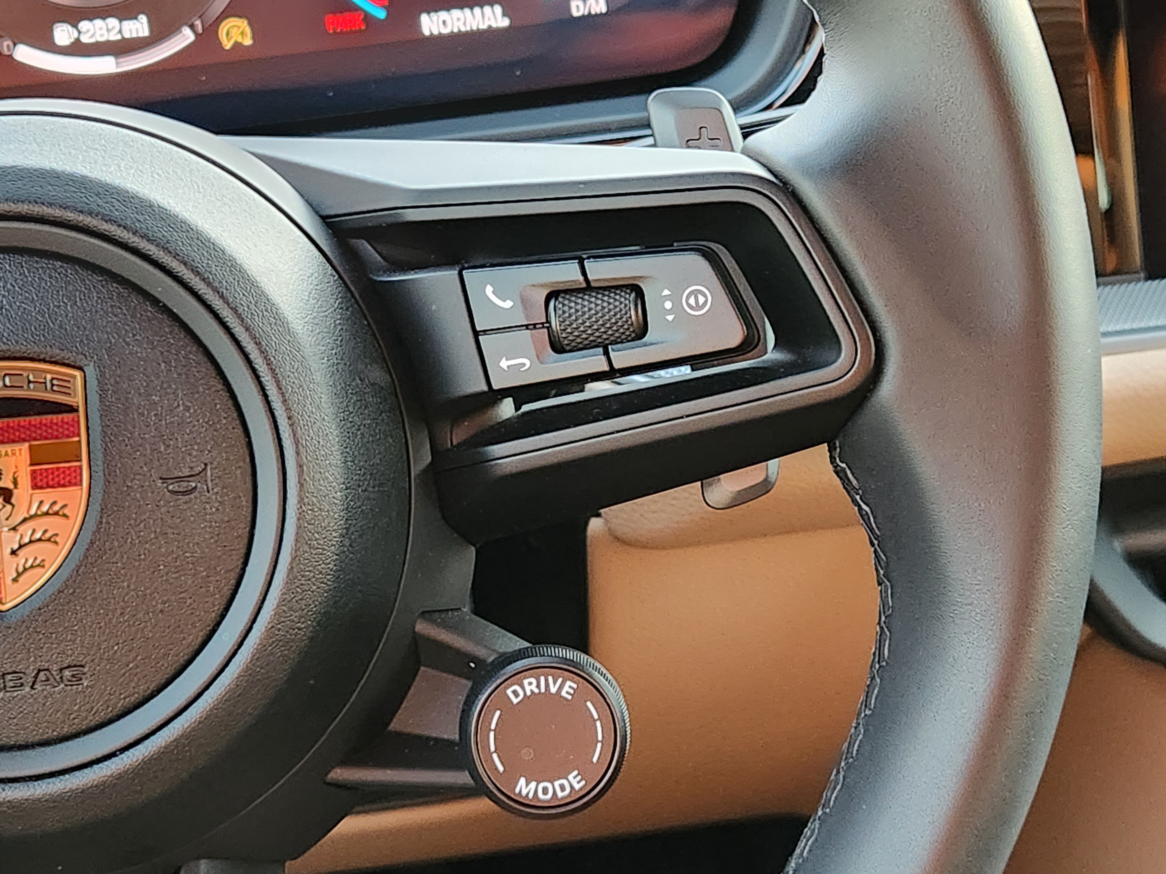 Certified 2026 Porsche Cayenne AWD/4WD image 30