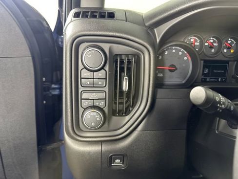 Used 2019 Chevrolet Silverado 1500 Custom Trail Boss w/ Custom Convenience Package image 19