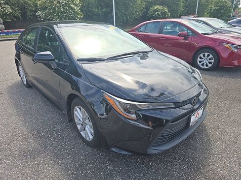 Used 2024 Toyota Corolla LE w/ LE Convenience Package FWD image 3
