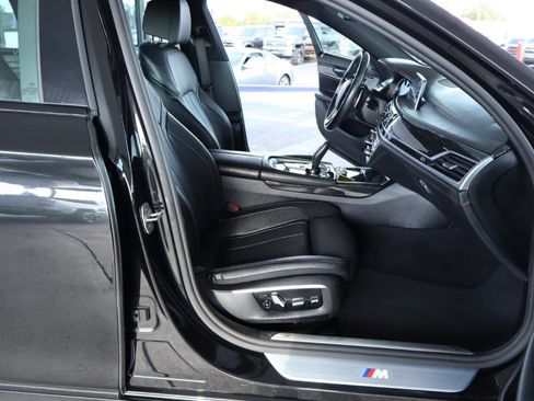 Used 2017 BMW 740i image 37