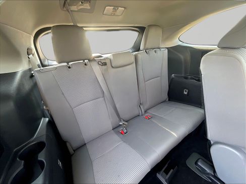 Used 2023 Toyota Highlander LE FWD image 26