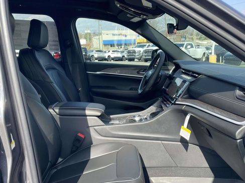 New 2026 Jeep Grand Cherokee Limited w/ Limited Altitude Package AWD/4WD image 13