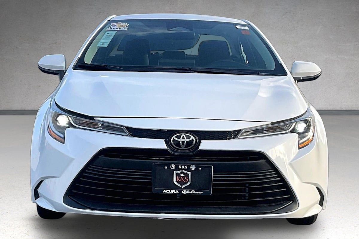 Used 2024 Toyota Corolla LE FWD image 3