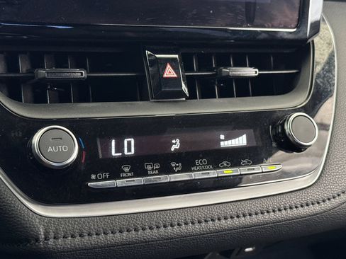 Used 2024 Toyota Corolla SE w/ SE Premium Package FWD image 27