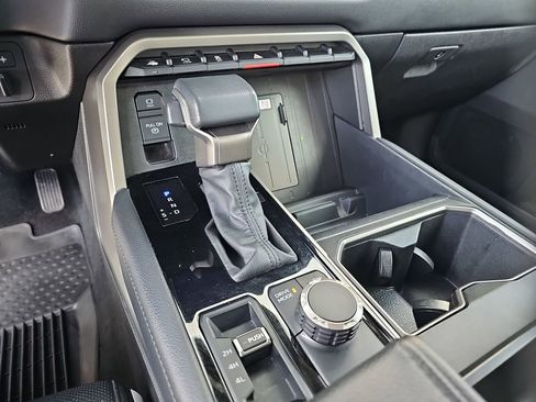 Used 2024 Toyota Tundra Limited image 15