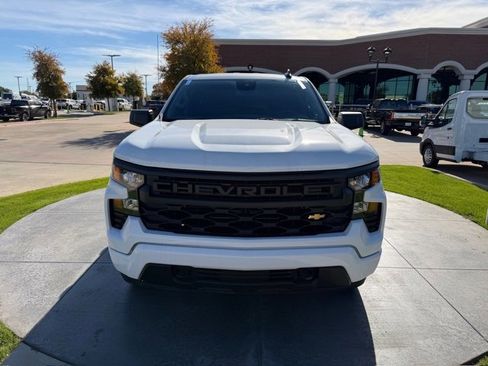 Used 2024 Chevrolet Silverado 1500 Custom image 2