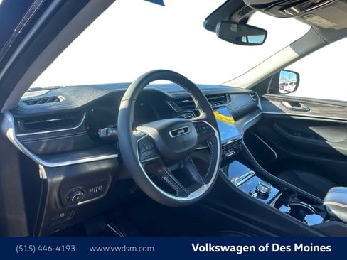 Used 2023 Jeep Grand Cherokee L Limited image 2