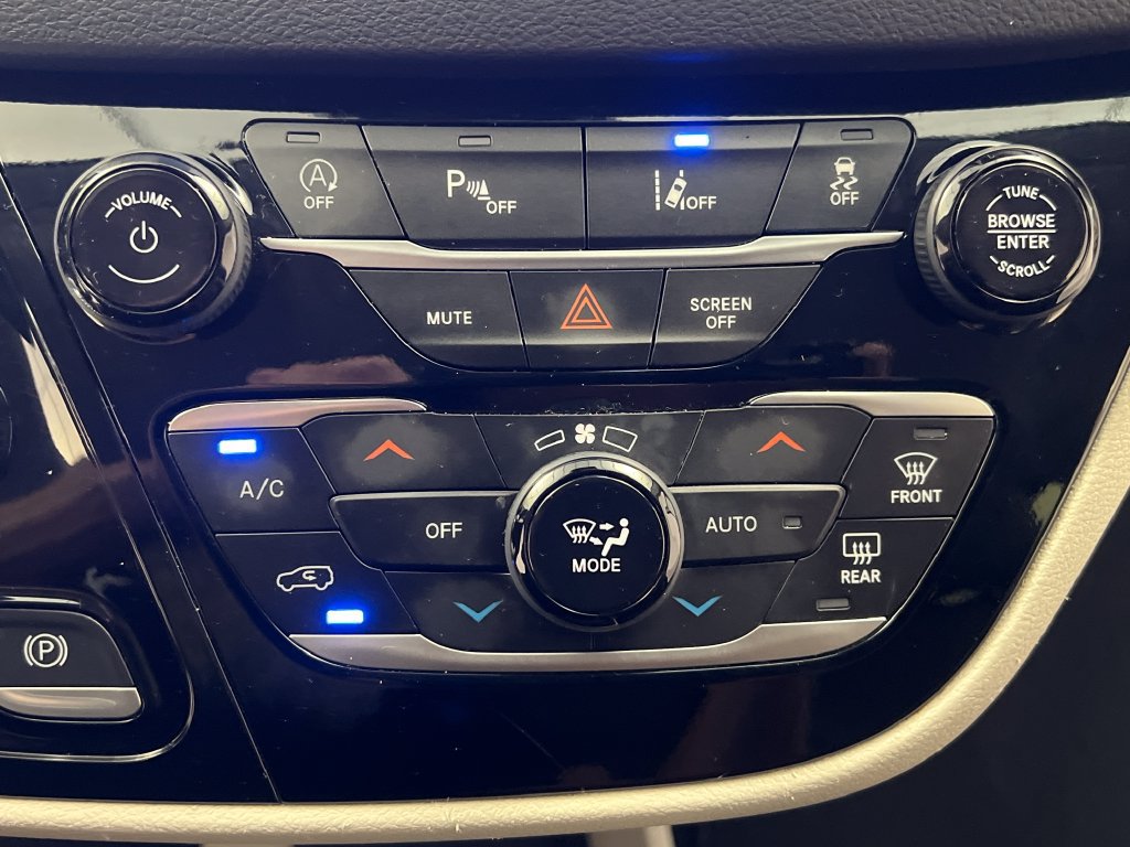 Used 2024 Chrysler Pacifica Touring-L FWD image 64