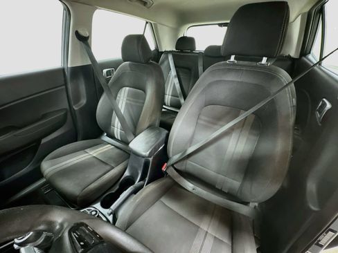 Used 2020 Hyundai Venue SEL FWD image 19