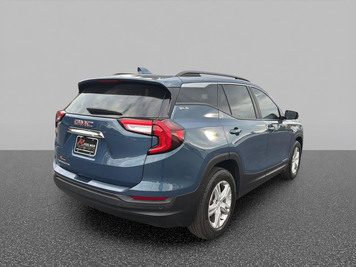 Certified 2024 GMC Terrain SLE w/ Driver Convenience Package FWD image 5