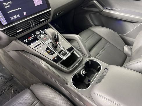 Certified 2021 Porsche Cayenne GTS AWD/4WD image 33