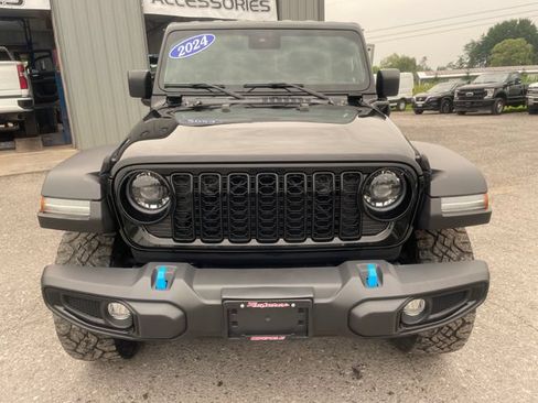 Used 2024 Jeep Wrangler Unlimited AWD/4WD image 2