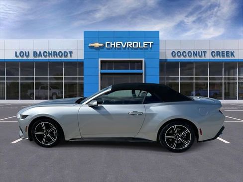 Used 2025 Ford Mustang Premium image 5